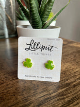 Load image into Gallery viewer, Shamrock Earrings